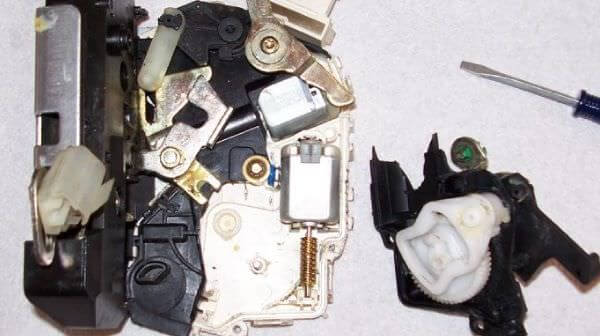 Ремонт входных замков круглосуточно